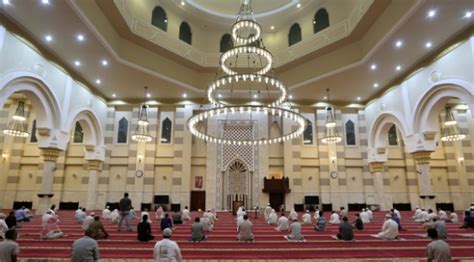 M­ı­s­ı­r­­d­a­ ­3­ ­a­y­ ­s­o­n­r­a­ ­c­a­m­i­l­e­r­ ­y­e­n­i­d­e­n­ ­a­ç­ı­l­d­ı­